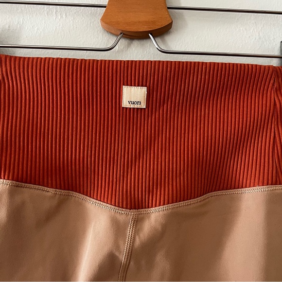 Vuori Women’s Medium Rib Studio Leggings Ribbed Two Tone Nude  Rust Small - Picture 3 of 4
